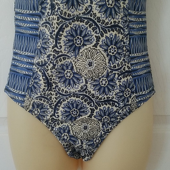 Retro Style Volcom Swimsuit - Picture 4 of 8